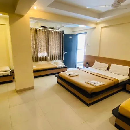 Hotel Sai Gurusthan Shirdi Exterior photo
